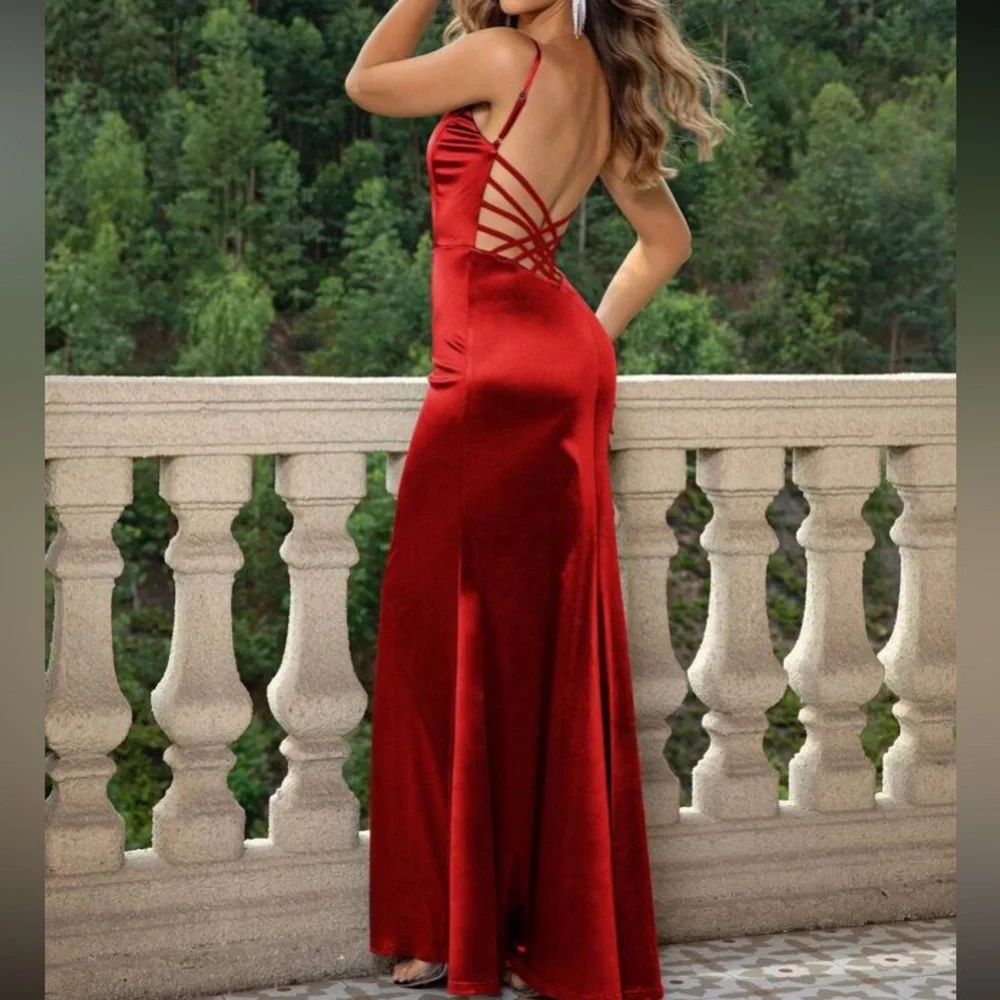 Luxe open back party formal dress - Picture 4 of 7